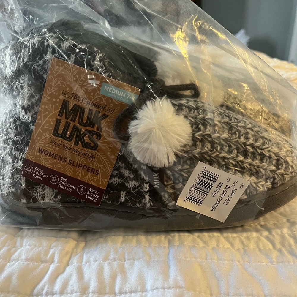 MUK LUKS SLIPPERS. NWT - Picture 6 of 11